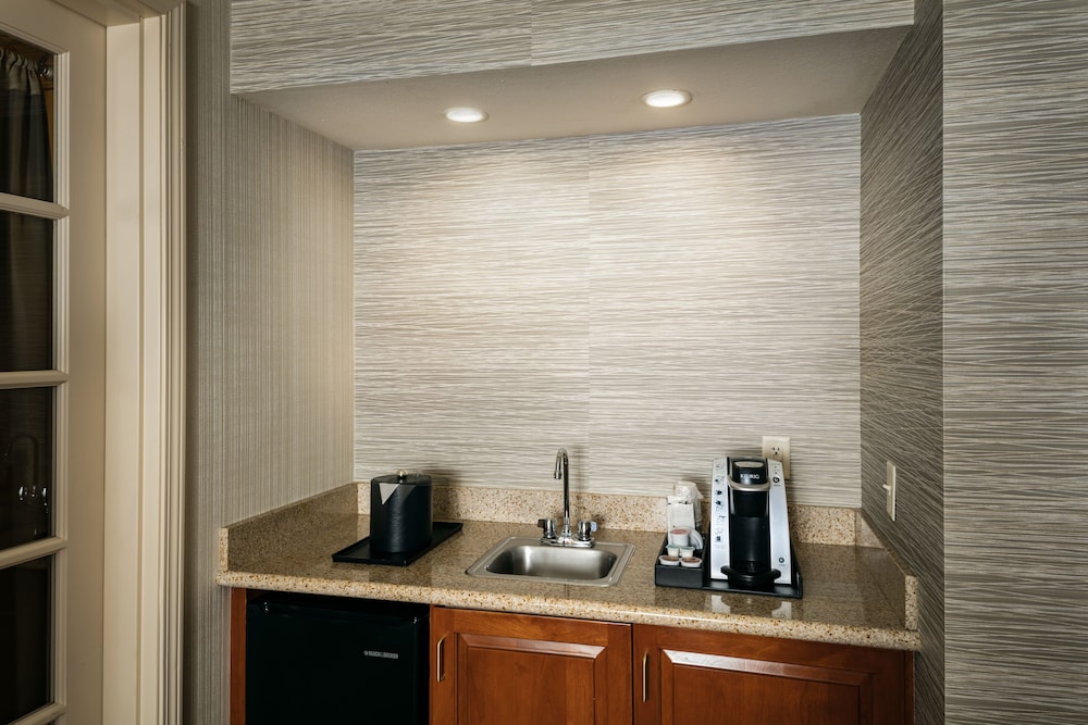 Suite, Accessible - Photo 5