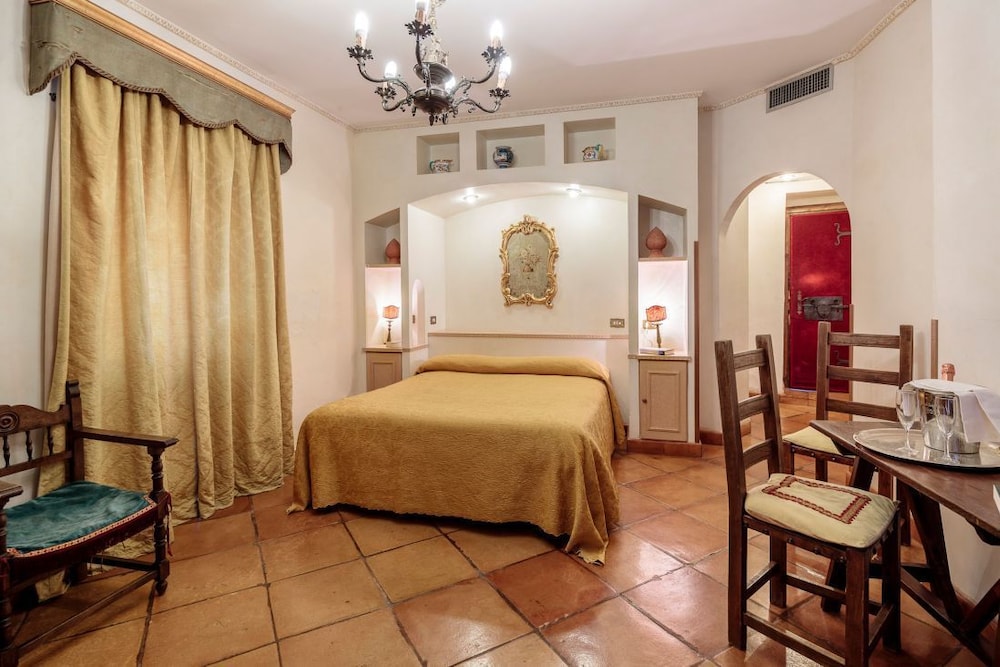 Superior Double or Twin Room (Borghetto Annex) photo 1