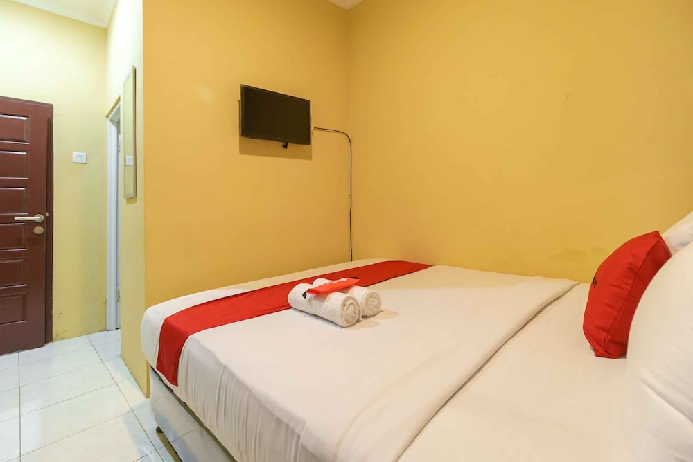 Double Room (Reddoorz) - Photo 5