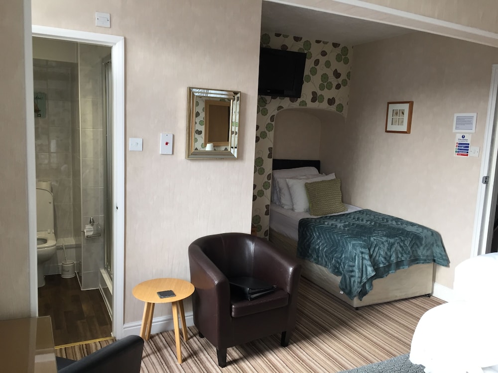 Double or Twin Room, Ensuite photo 3