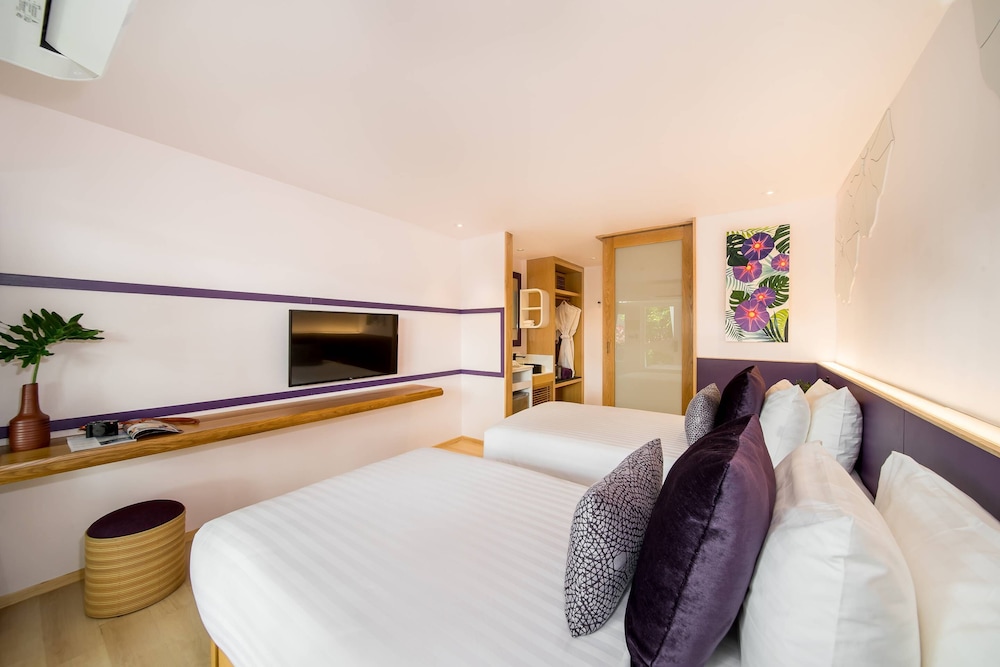 Deluxe Twin Room With Seaview - Photo 1