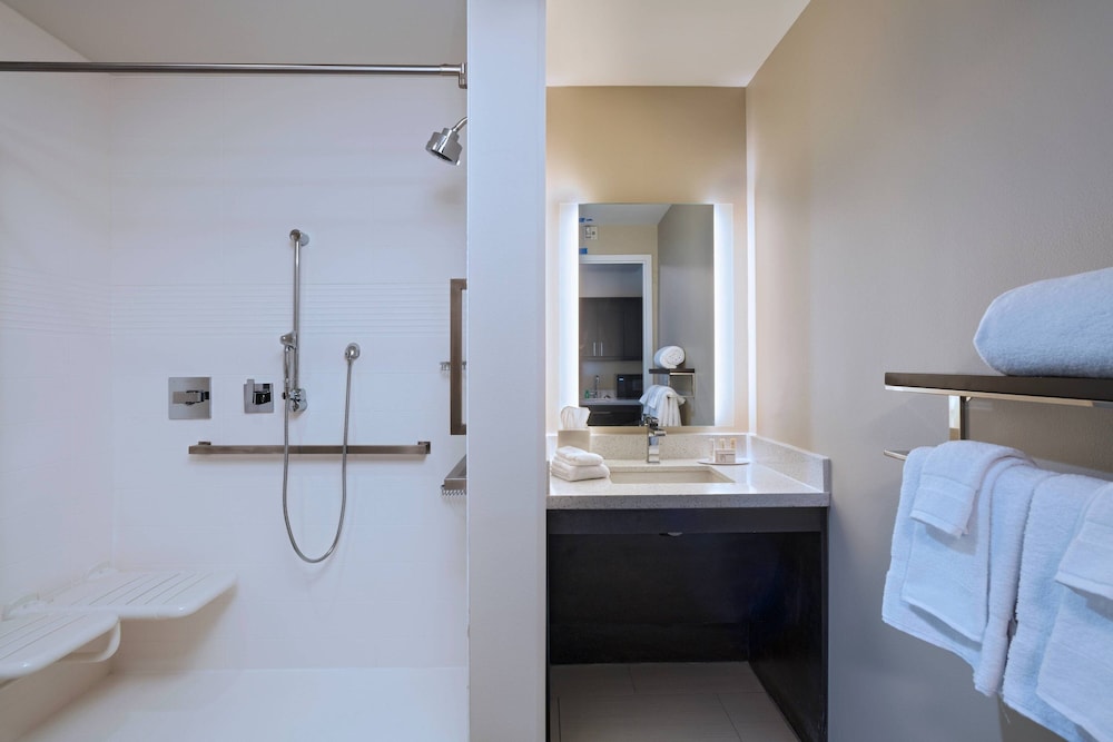 Studio, 2 Queen Beds (Mobility Accessible, Roll-in Shower) - Photo 5