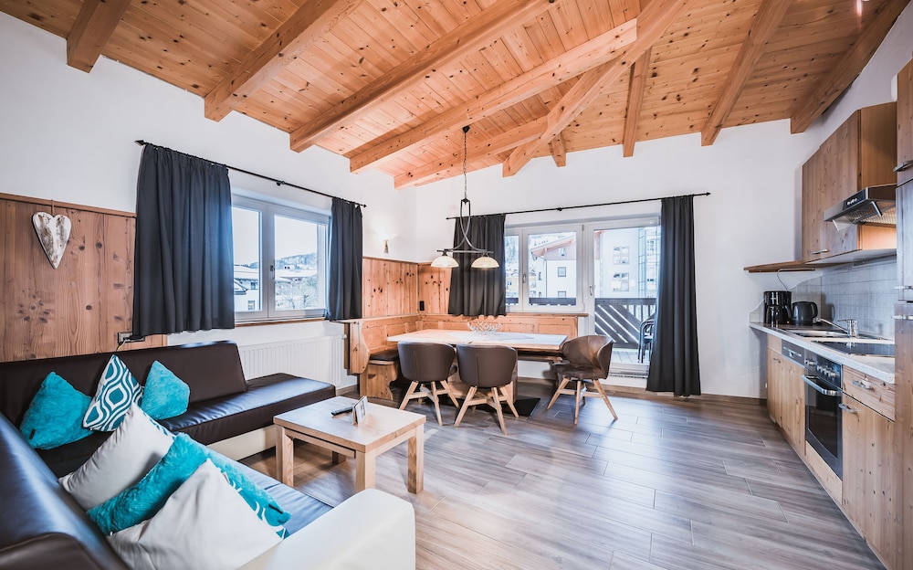 Comfort Apartment, 4 Bedrooms, Sauna (Type A) photo 2