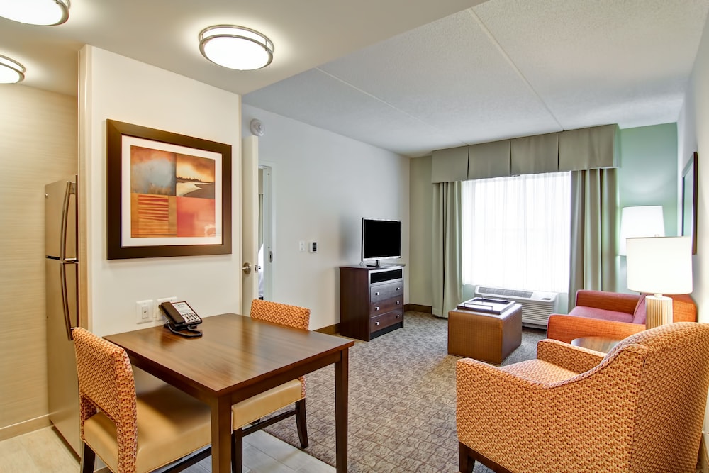 Suite, 1 King Bed, Non Smoking photo 2