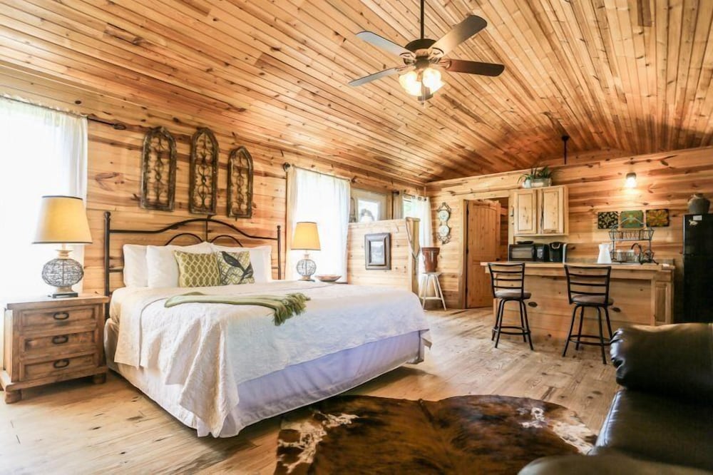 Exclusive Cabin, 1 King Bed, Hot Tub, Hill View