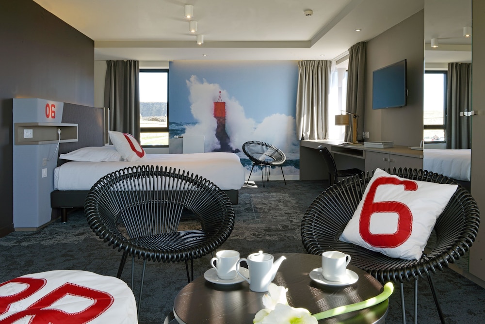 Deluxe Room, 1 Queen Bed, Ocean View photo 2