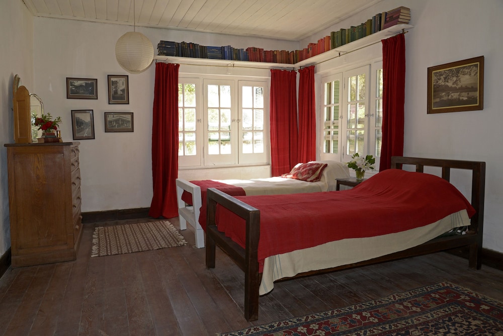 Economy Triple Room photo 3
