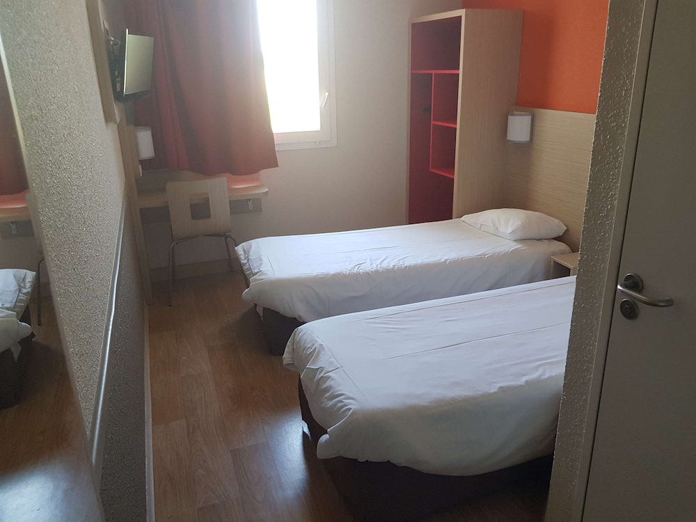 Standard Room, 2 Twin Beds photo 1