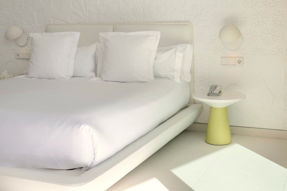 Executive Double Room, Balcony (by Marcel Wanders) Executive Double Room, Balcony (by Marcel Wanders)