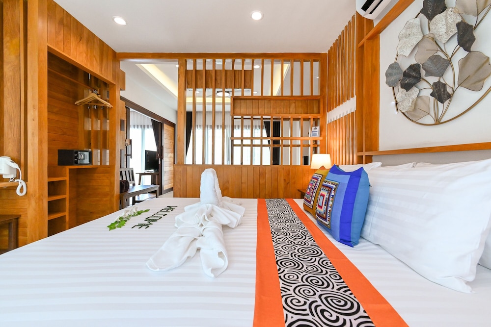 2 Bedroom Jacuzzi Villa - Photo 10