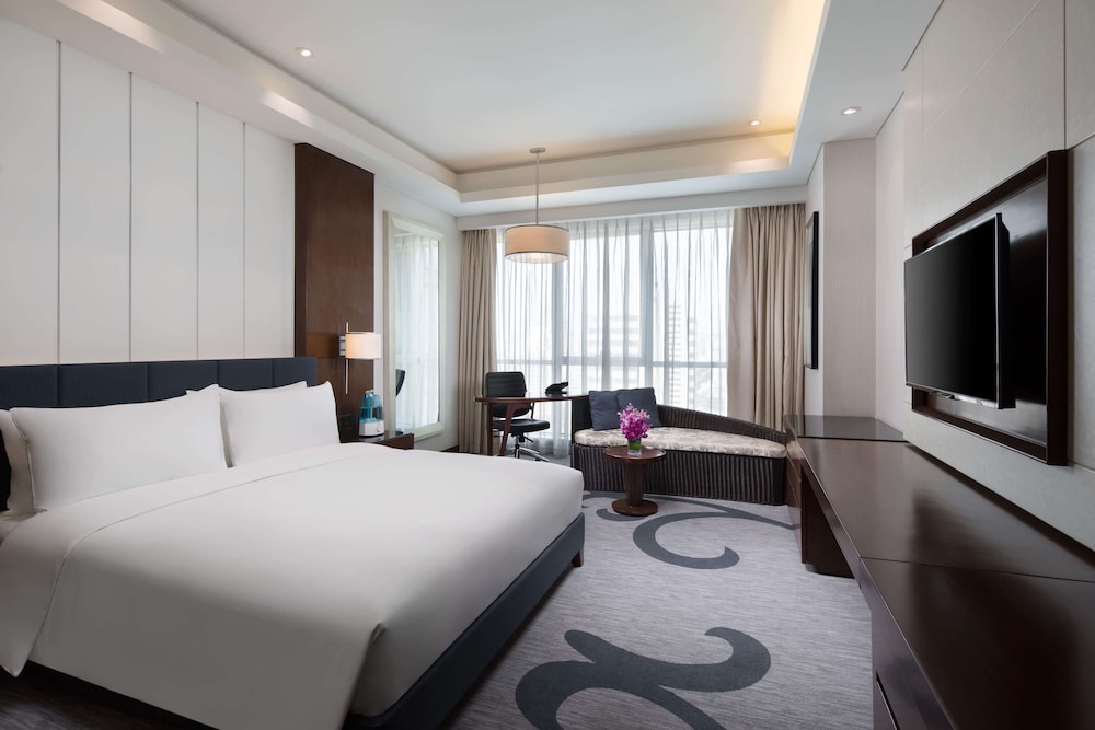 Superior Suite, 1 King Bed with Sofa bed, Smoking photo 1