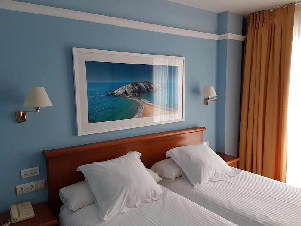 Double or Twin Room, Sea View - Photo 6