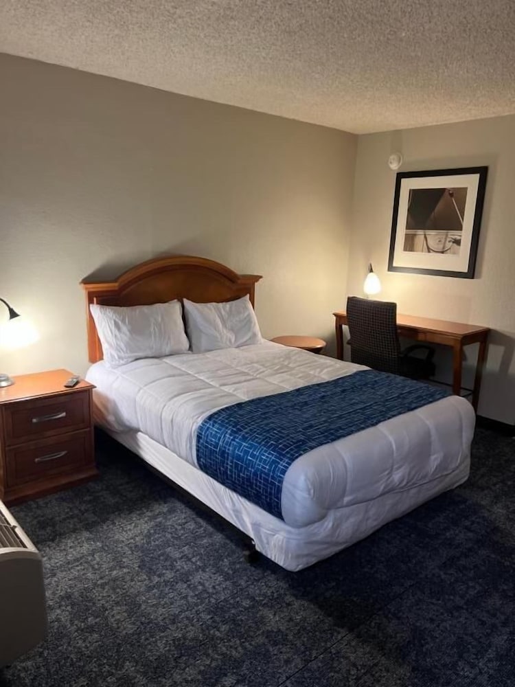 Room, 1 Queen Bed, Non Smoking - Photo 3