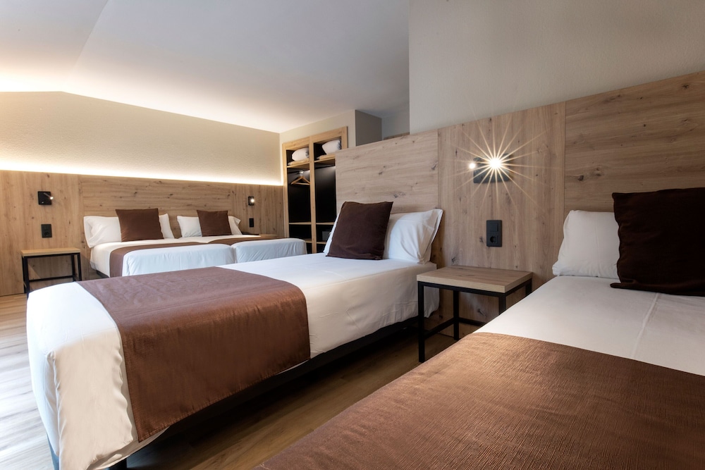 Quadruple Room (2 adults + 2 children)