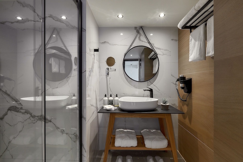 Double Swim Up Room - Photo 2