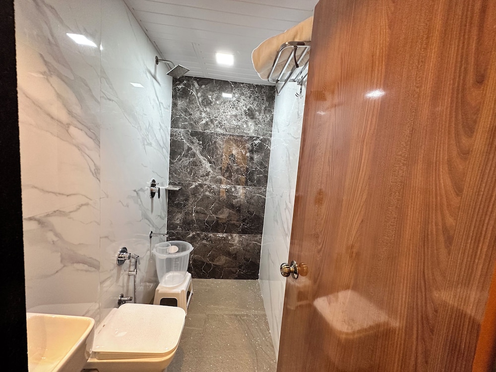 Deluxe Double or Twin Room - Photo 3