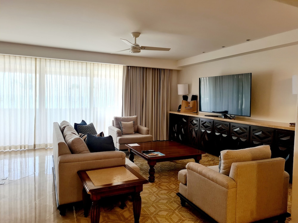 Luxury One Bedroom Suite Ocean View