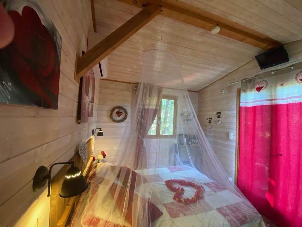 Panoramic Cabin, 1 Double Bed, Non Smoking, Hill View photo 1