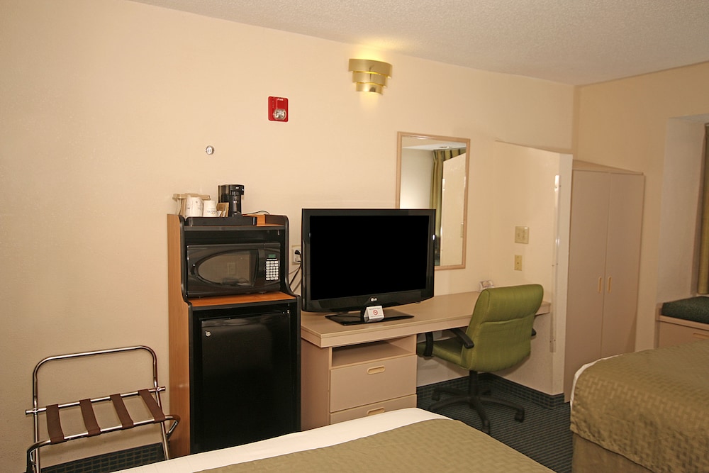 Studio, 1 King Bed, Non Smoking - Photo 3