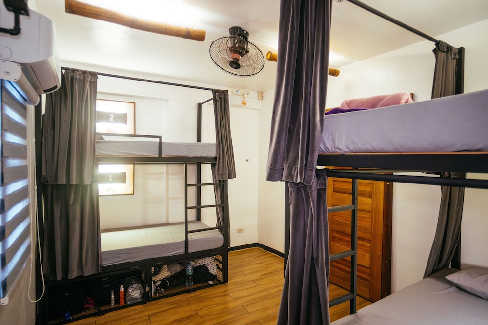 Deluxe Shared Dormitory, Women only