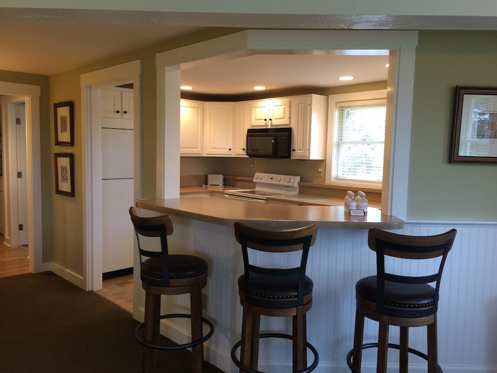 Triple Queen Kitchen Suite photo 3