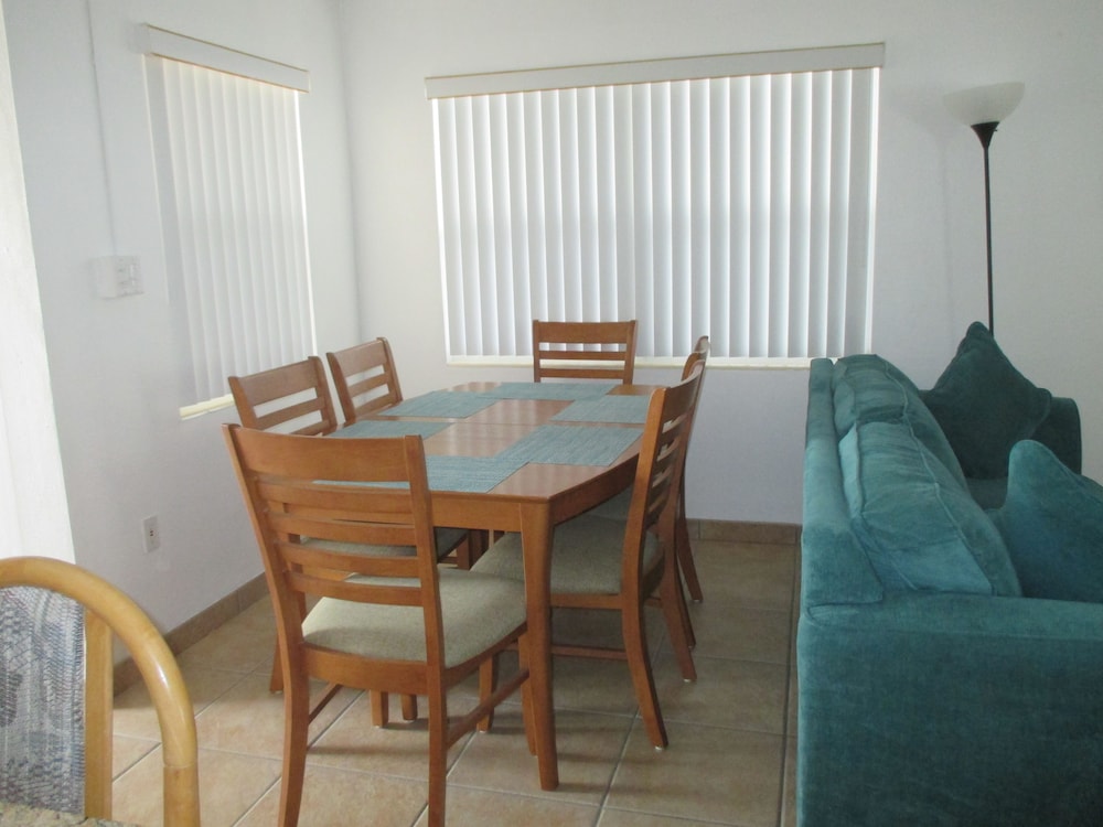 Room, 1 Bedroom, Pool View, Courtyard Area photo 2
