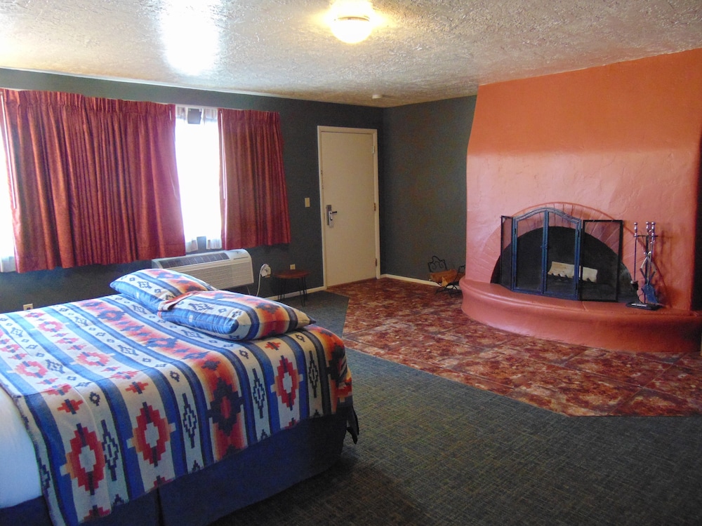 Room, 1 King Bed, Fireplace