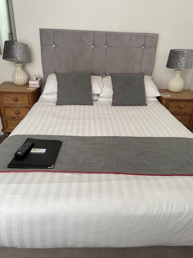 Standard Double Room, Ensuite photo 3