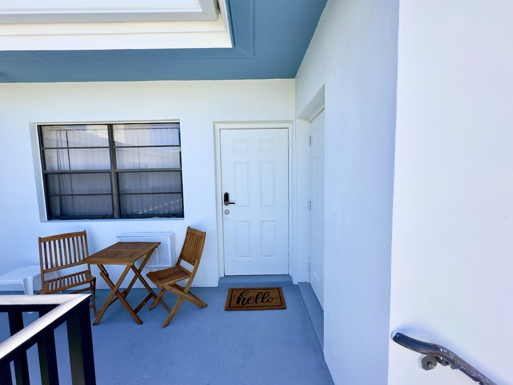 Beach Lover s Studio Apartment in Hollywood FL, Photo 22