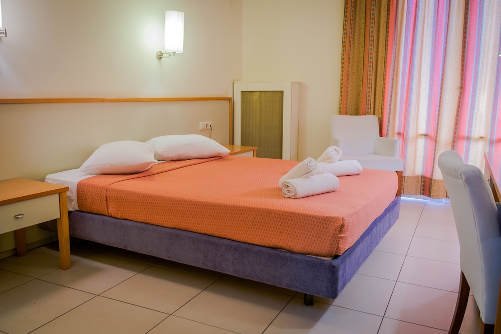 Double or Twin Room - Photo 3