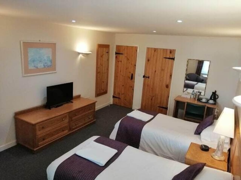 Standard Twin Room, Accessible, Ensuite - Photo 1