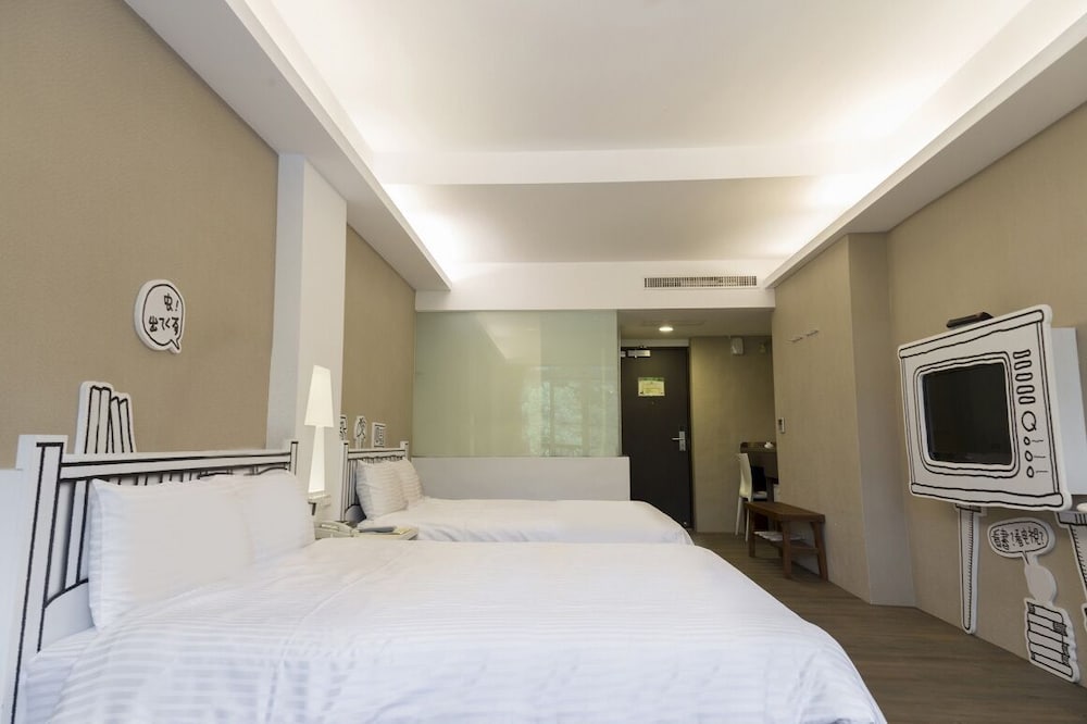 Comfort Double Room (Room Selected at check-in, 3rd people using existing bedding) photo 3
