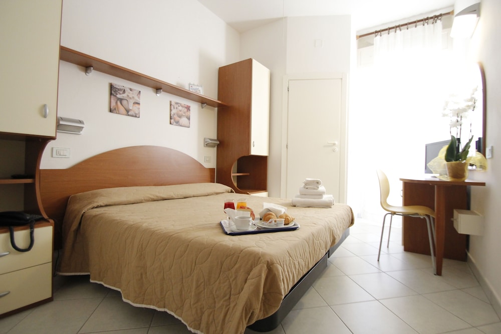 Junior Double Room, 1 Double or 2 Twin Beds - Photo 1