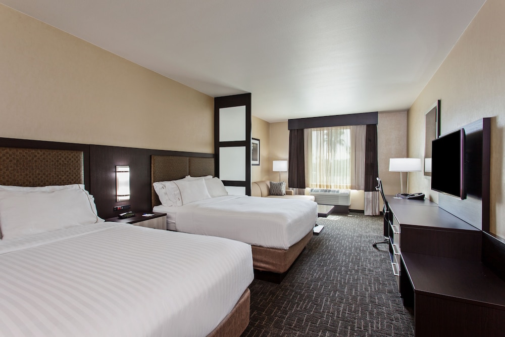 Suite, Multiple Beds photo 1