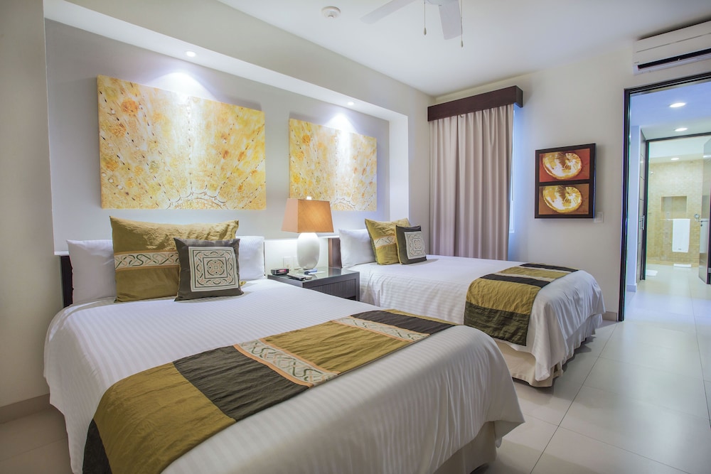 Two-Bedroom Penthouse 1 King Bed with 2 Double beds - Photo 3