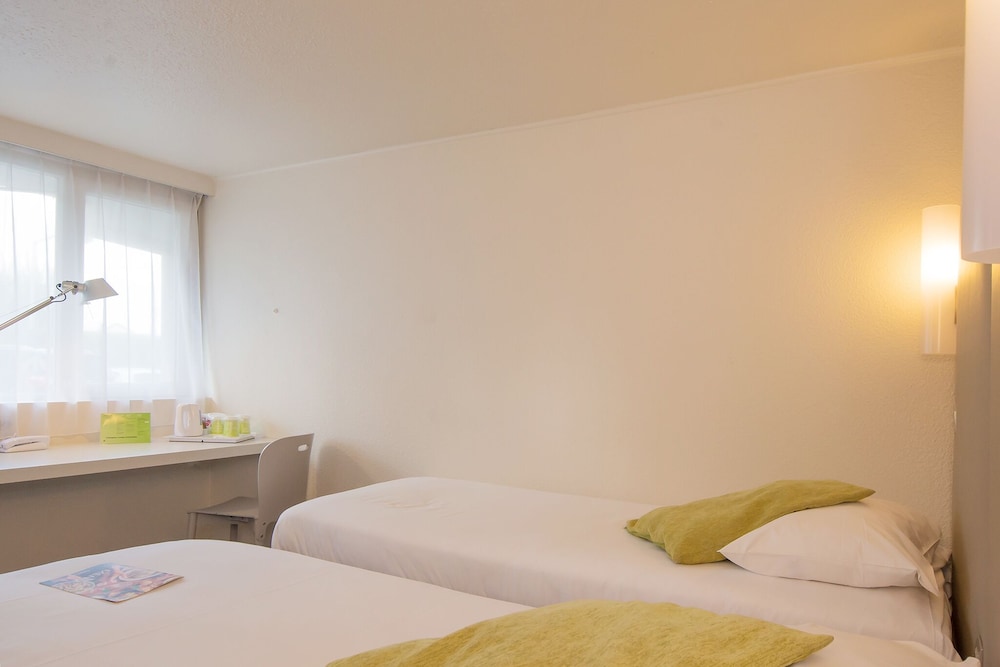 Standard Room, 2 Twin Beds (Junior Bed up to 10 years) photo 3