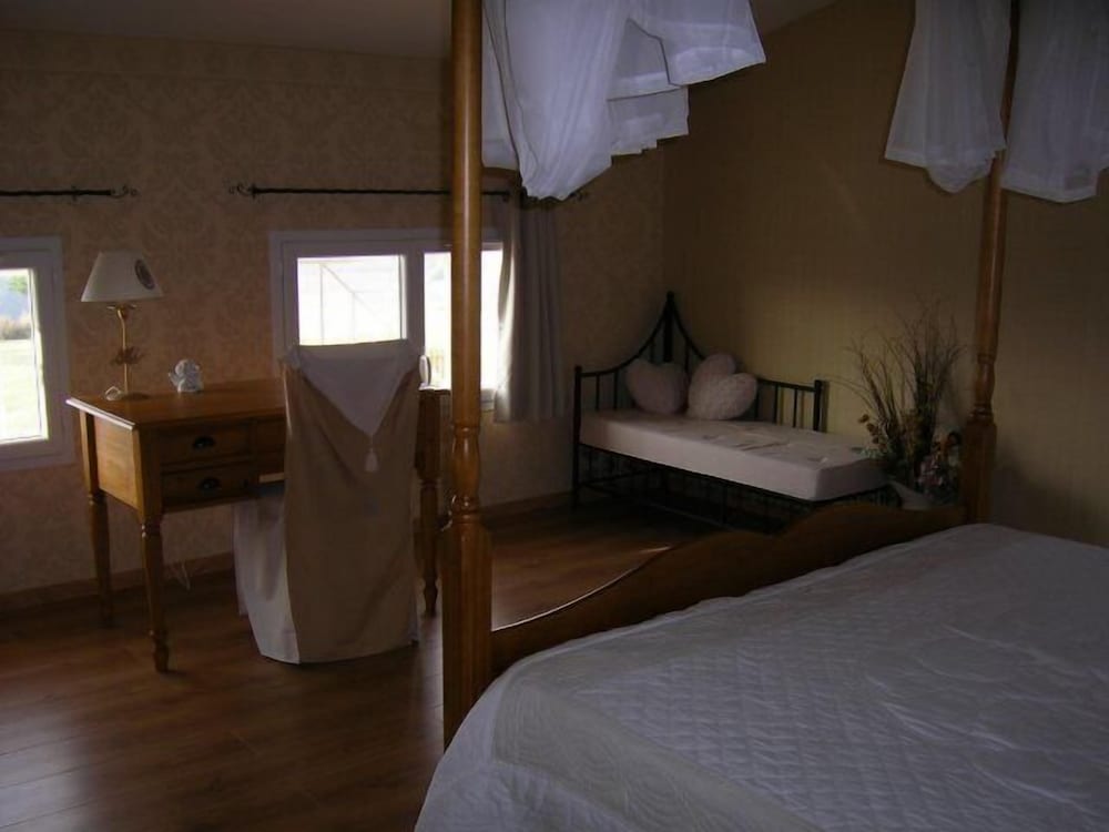 Romantic Double Room, Mountain View (Tour D'Ivoire) photo 2