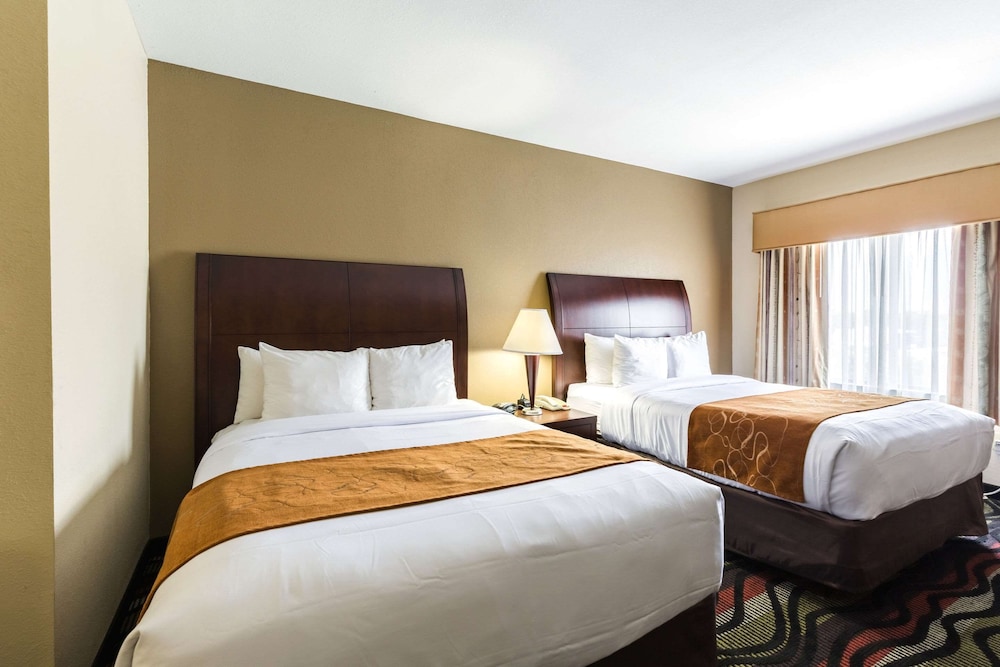 Suite, Multiple Beds, Non Smoking - Photo 2
