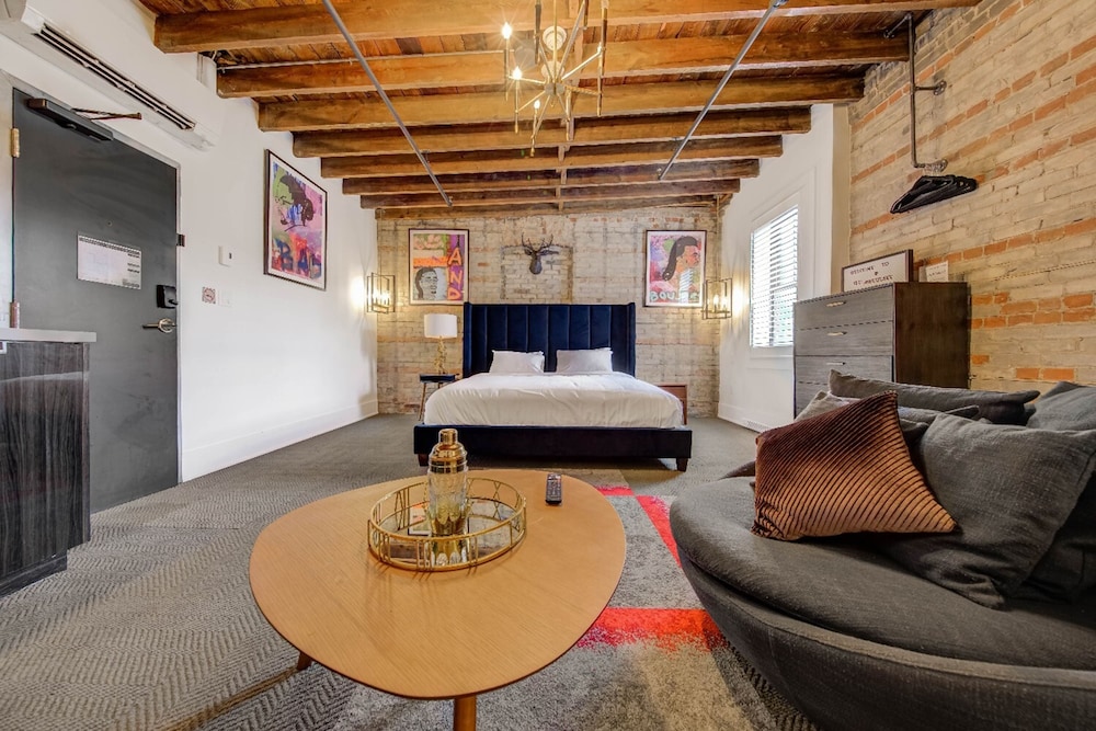 Modern Renaissance Suite