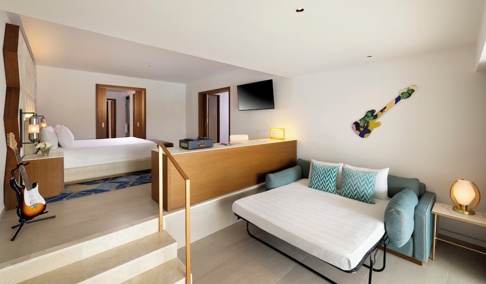 Rock Suite (One Bedroom) King Bed & Two Sofa Beds with Personal Assistant