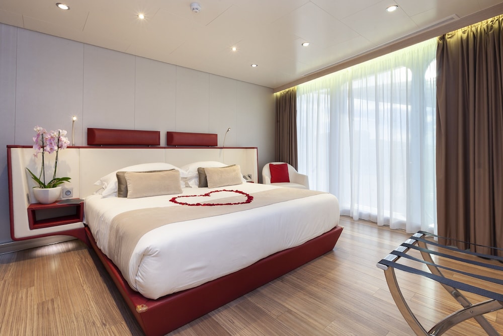 Luxury Penthouse, 1 King Bed, Ocean View photo 1