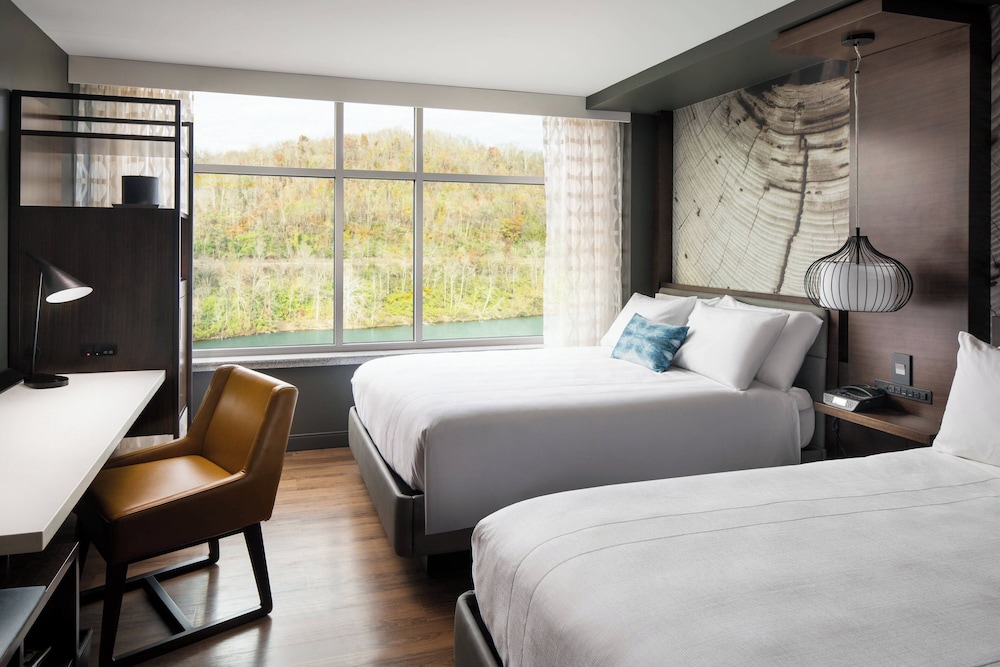 Room, 2 Queen Beds (Mobility/Hearing Access, Roll-in Shwr) - Photo 4