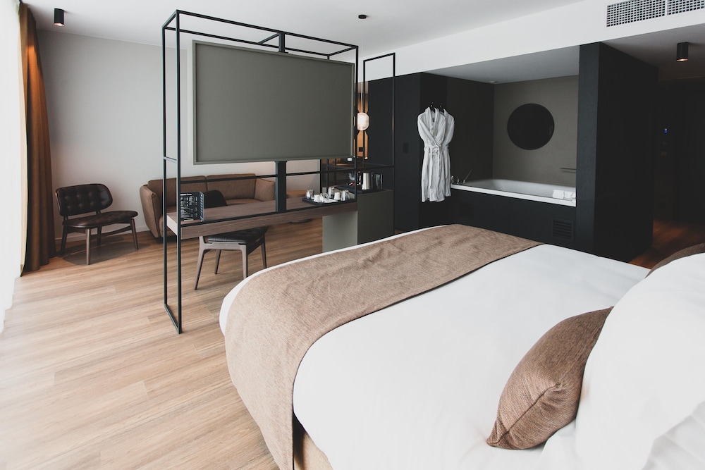 Deluxe Suite photo 2