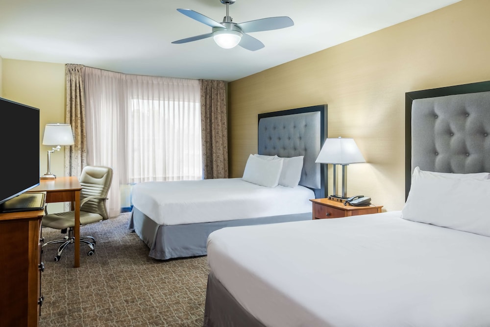 Suite, 2 Double Beds, Accessible, Bathtub photo 1