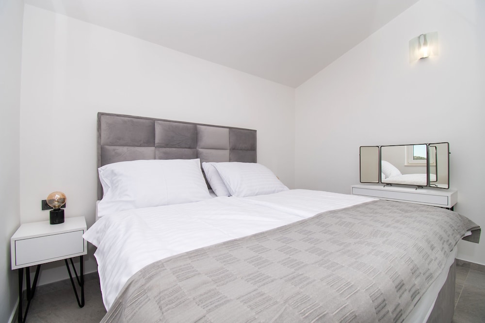 Apartment (A1)