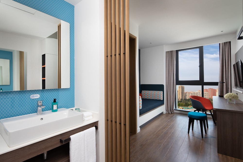 Suite, 1 Bedroom - Photo 7