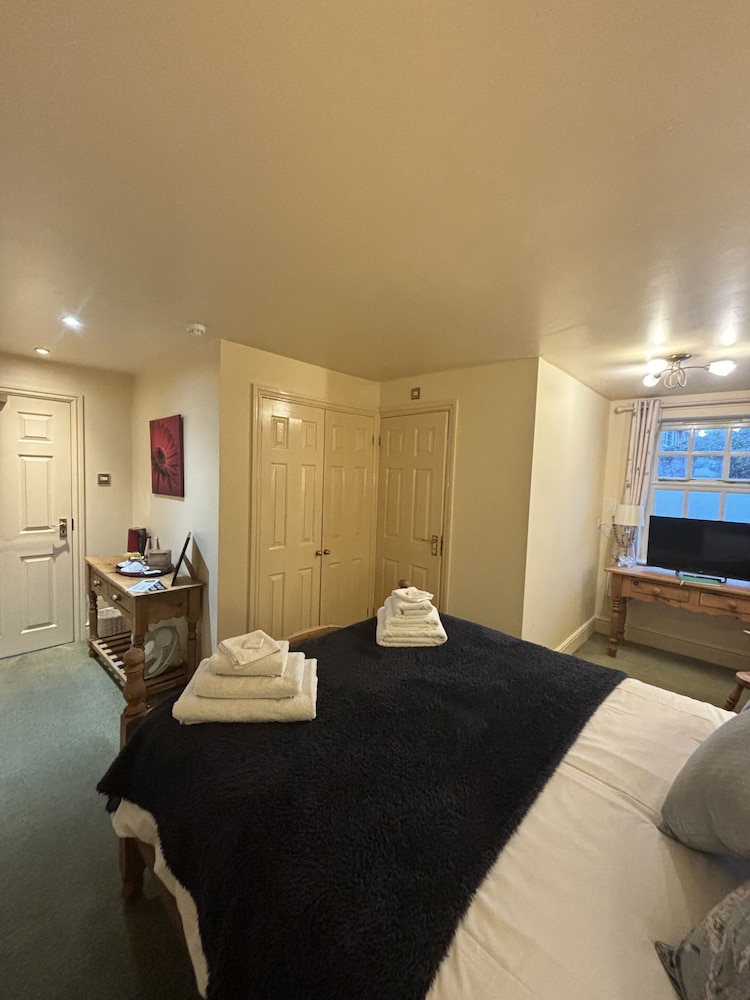 Double Room, Ensuite - Photo 2