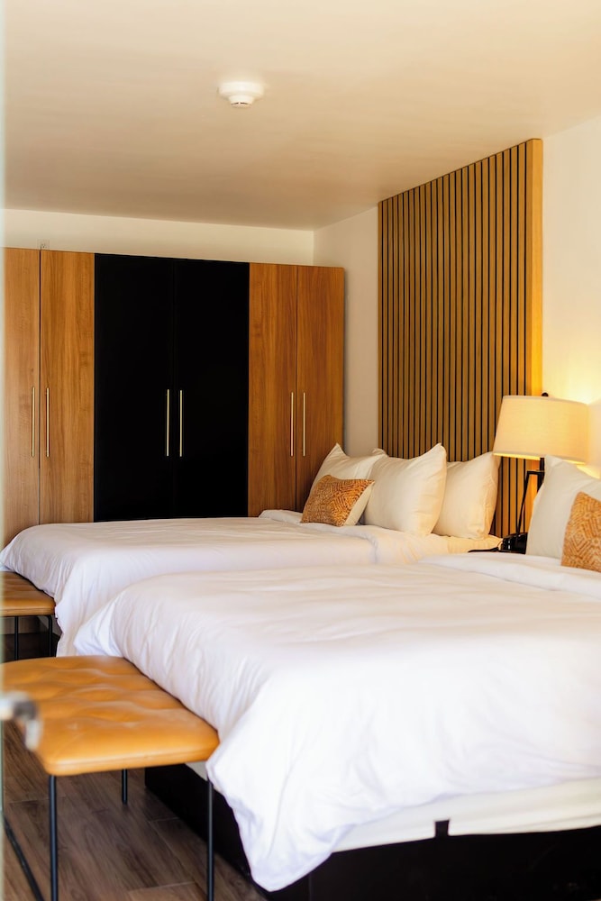 Deluxe Room, 2 Queen Beds photo 3