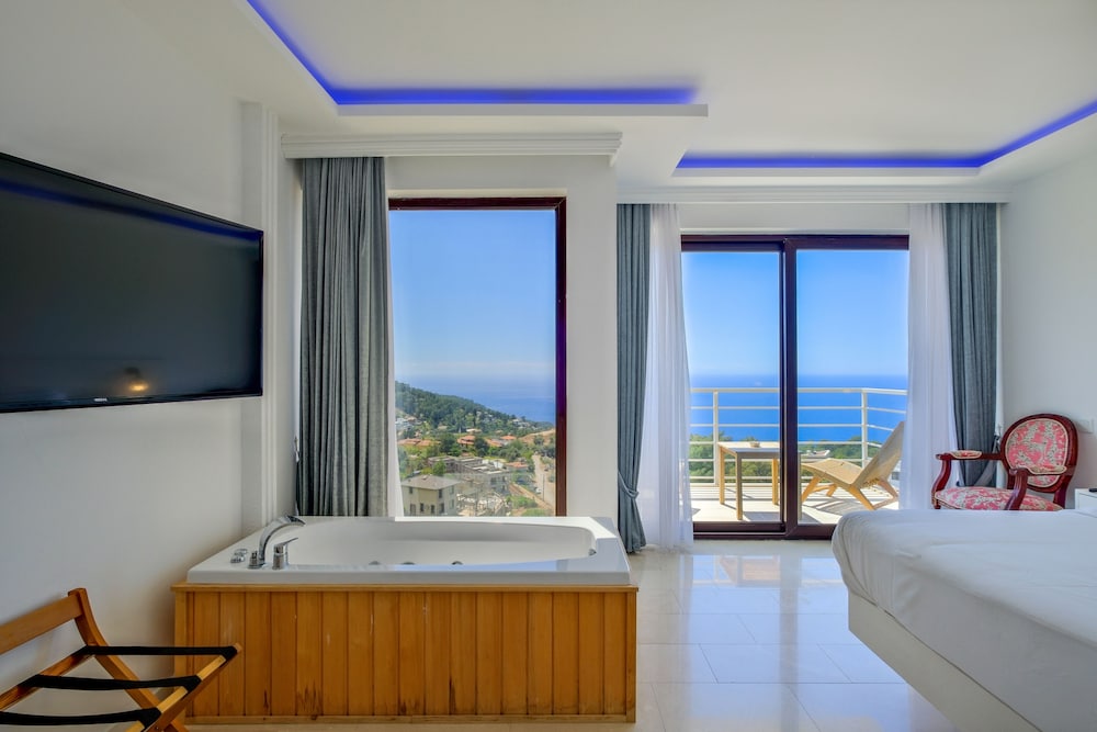 Deluxe Double with Bathtub - Photo 12
