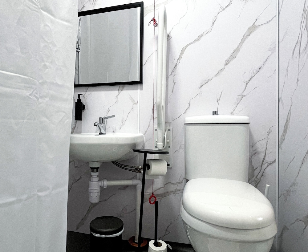 Senior Room, 1 Double Bed, Mobility Accessible, Air conditioning photo 3